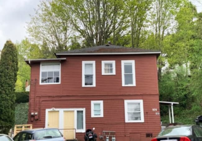 Building Photo - 809 High St Unit 101