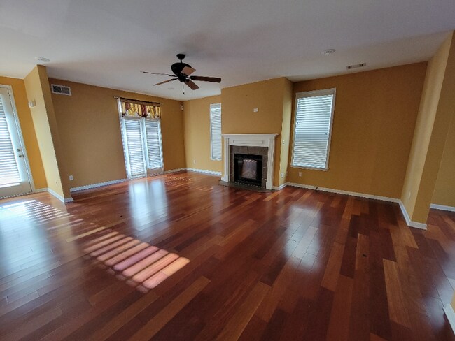 Photo - 1404 Island Pl E