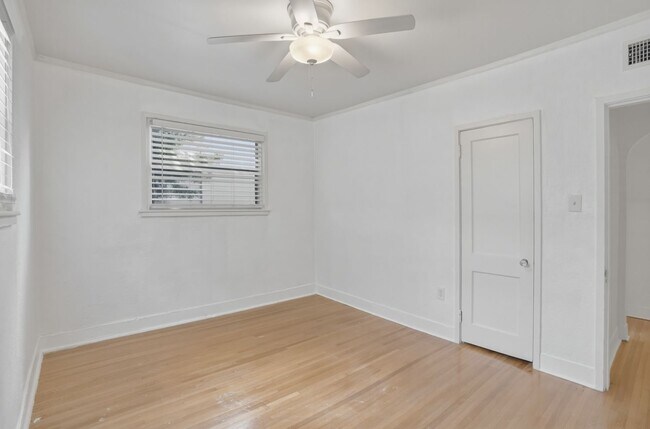 3218 W Santiago St Unit 2