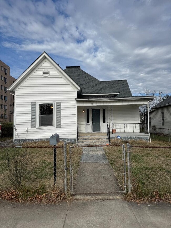 Building Photo - 216 Wilson Ave Rental