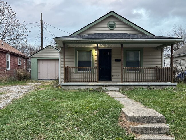 Building Photo - 274 Wrexham Ave