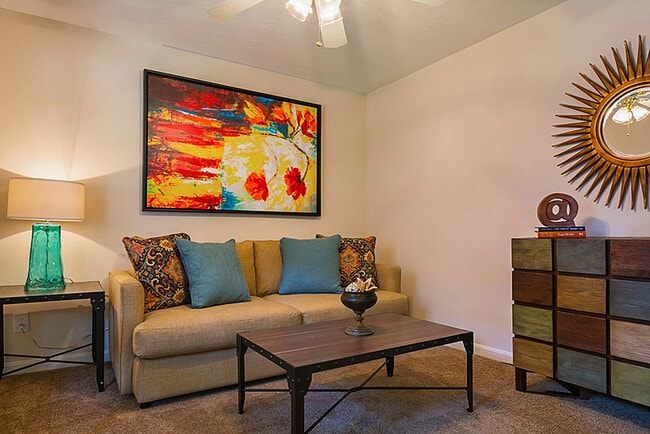 Gentry - Sala de estar - Lyndon Crossings Apartments