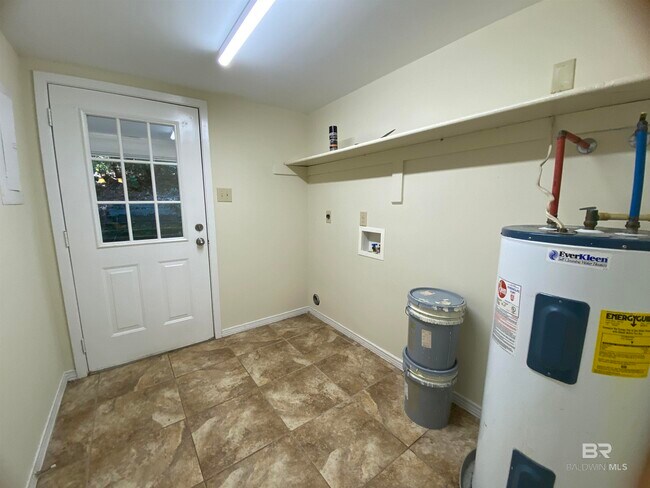 Photo - 233 Ridgewood Dr