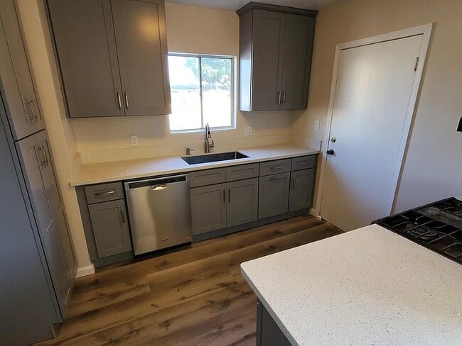 Building Photo - Eshelman Flats Rental