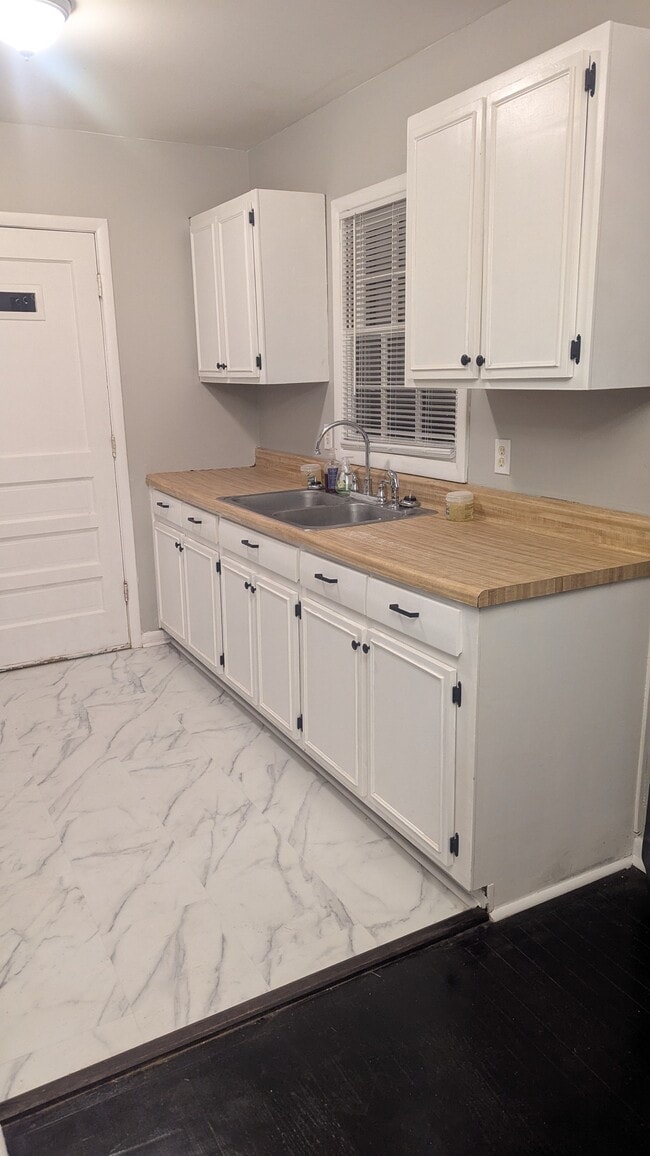 Photo - 307 Sarah Dr