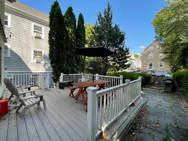 Photo - 1 Woodstock Ave