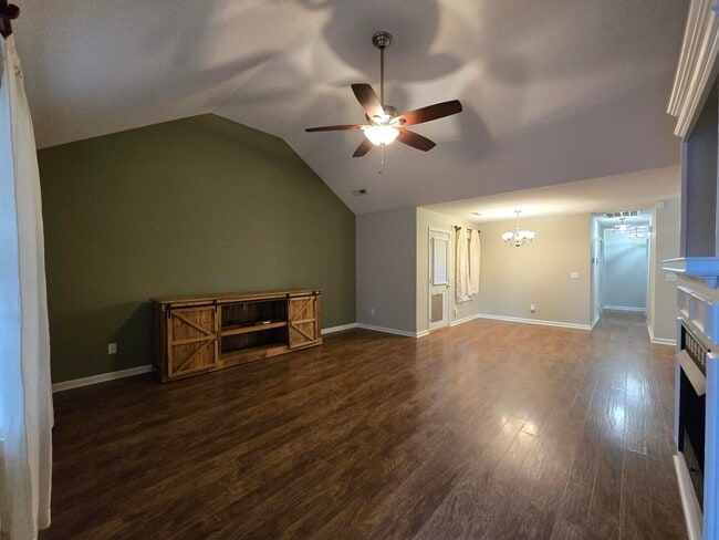 Photo - 901 Tristan St