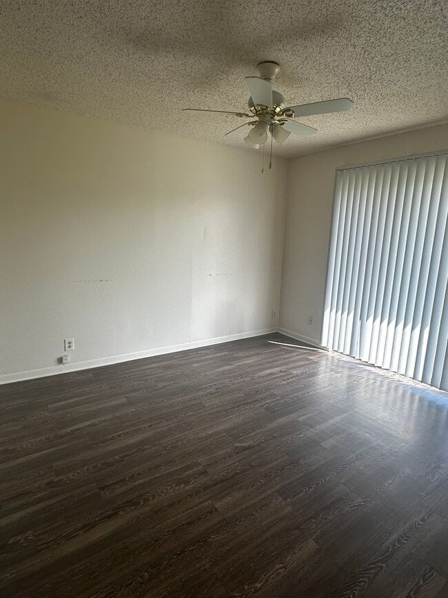 Photo - Lockwood Properties4 (900 Sahara Ave) Unit B