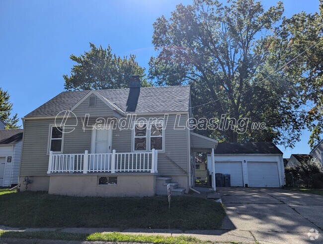 Building Photo - Charming Cape Cod with Modern Updates! Rental