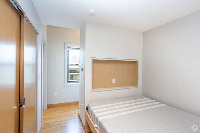 1BR, 1BA, 485SF - Bedroom - 115 Mt Auburn (Fully Furnished)