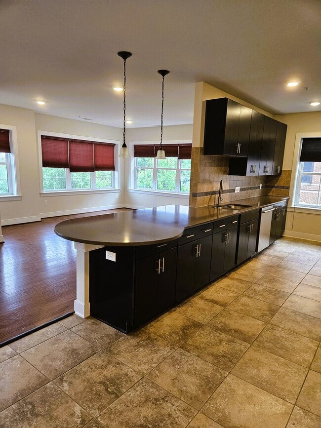 Photo - 2905 Bleeker St Unit 205