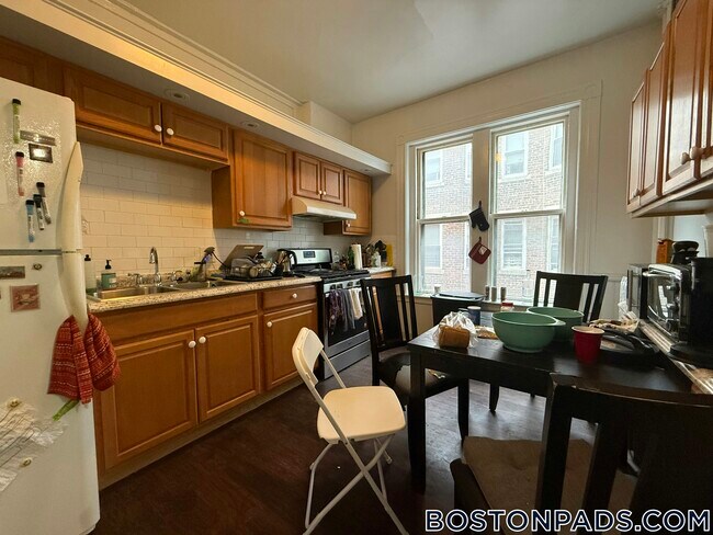 Photo - 73 Westland Ave Unidad 2