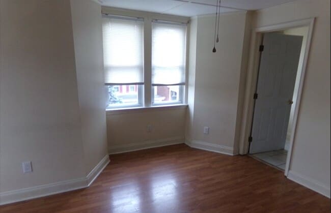 Building Photo - 66 E North Ave