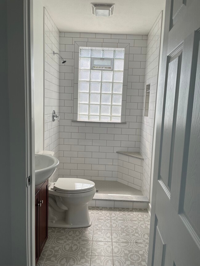 Photo - 2512 State St