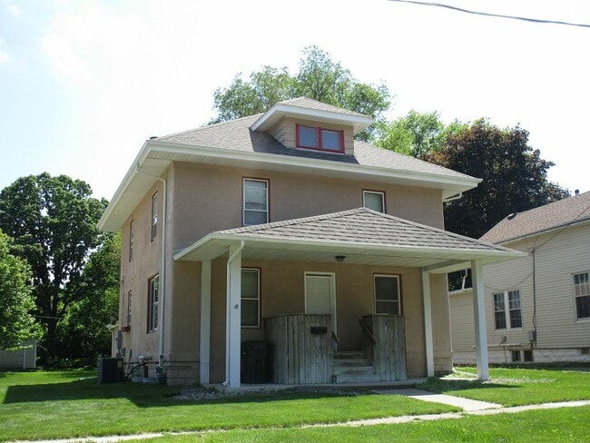 Photo - 816 W 7th St