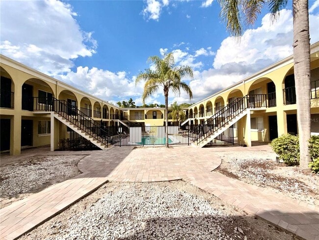 Building Photo - 3206 W Azeele St Unit 100