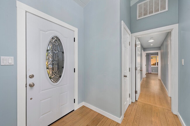 Photo - 944 Bruno St