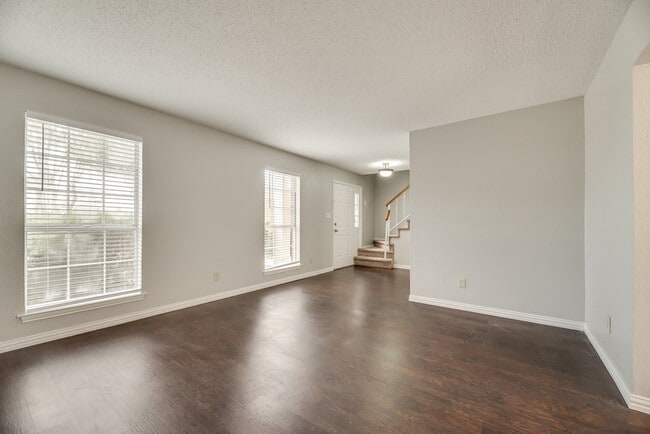 Photo - 4/2/2 in well established neighborhood