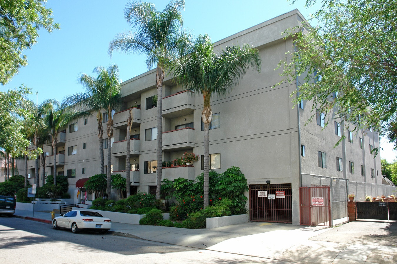 Executive House Apartments - Executive House Apartments