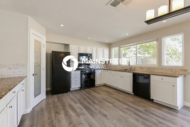 Photo - 4 Bedroom Pet-Friendly Home in LAS VEGAS, NV with Main Street Renewal