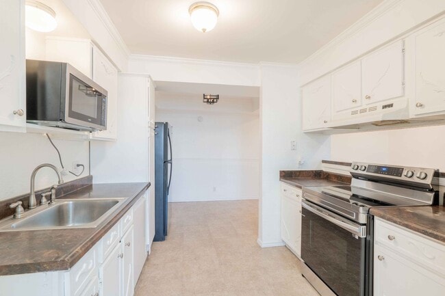 Photo - 2220 E 66th Pl