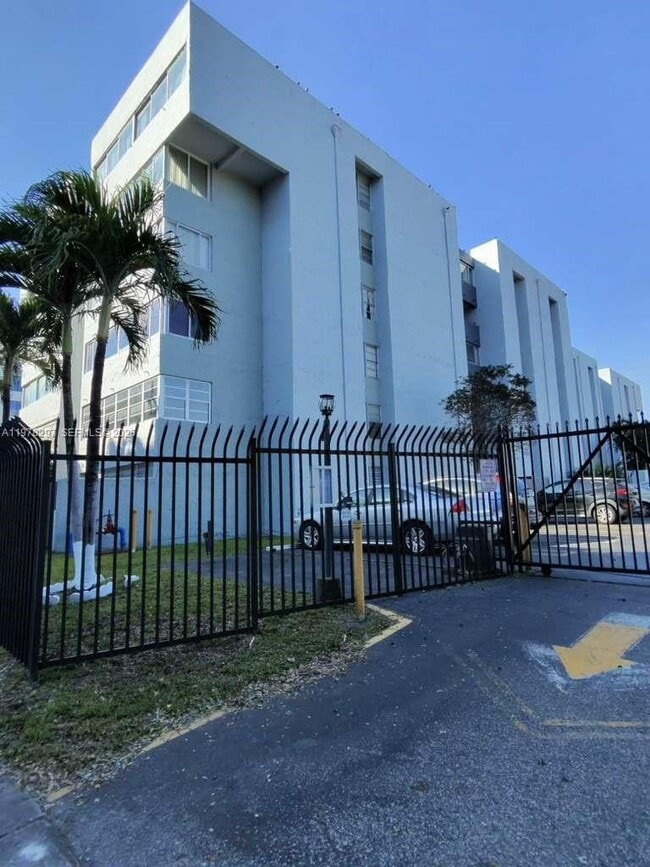 Building Photo - 750 NW 43rd Ave Unit 501