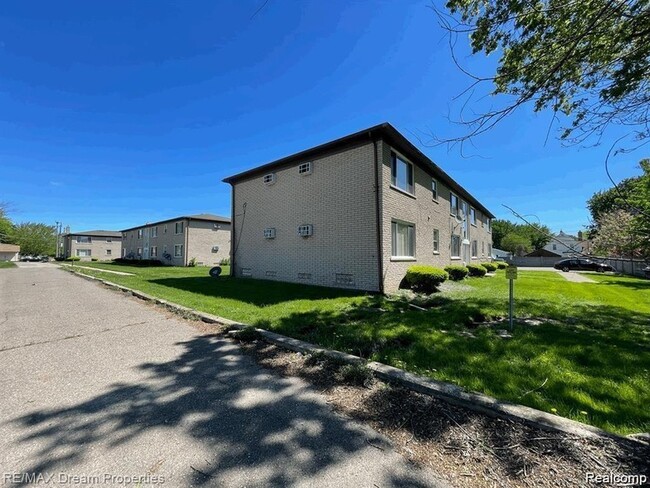 Photo - 16480 E 9 Mile Rd Unit 102