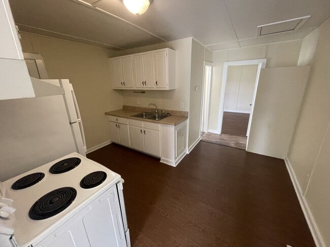 Building Photo - 1 Bd 1 Ba Triplex Rental