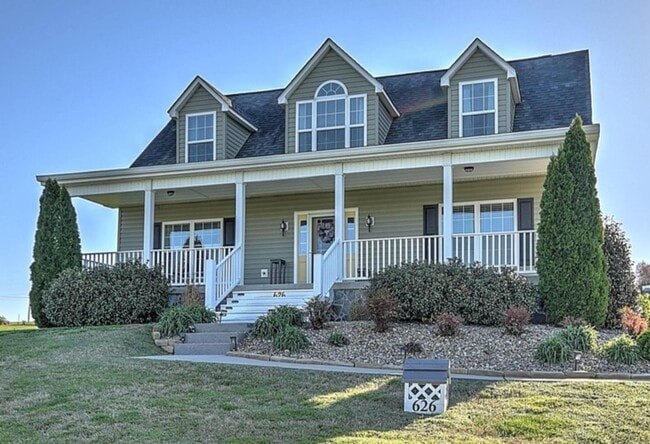 Building Photo - 3 Bedroom 3.5 Bathroom Home Located in Gre...