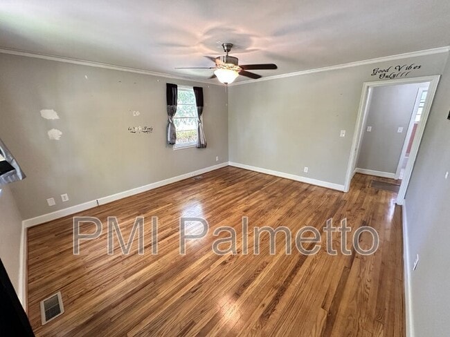 Photo - 1719 Burnham St