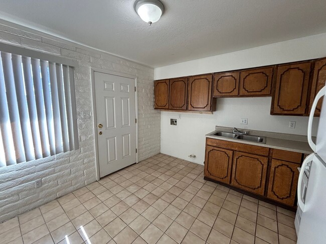 Photo - 673 W 41st St Unit 1