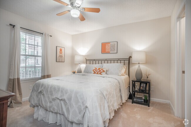 2BR, 2BA - 1,000SF - Primary Bedroom - Lakeshore Crossing