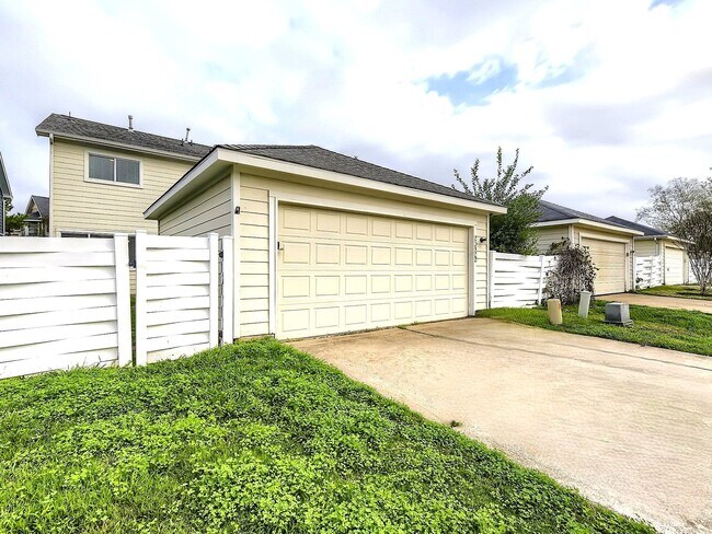 Photo - 20922 Young Meadows Way