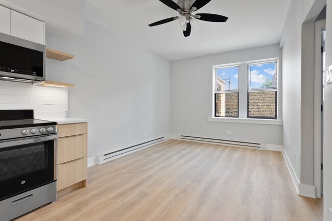 Photo - 1634 W Howard St Unit 309