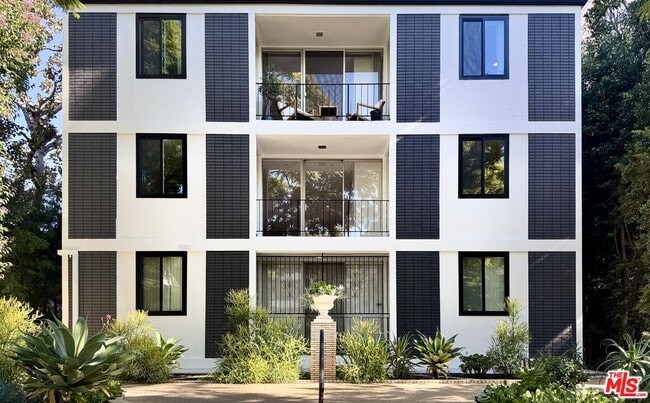 Building Photo - 414 N Palm Dr Unit 4