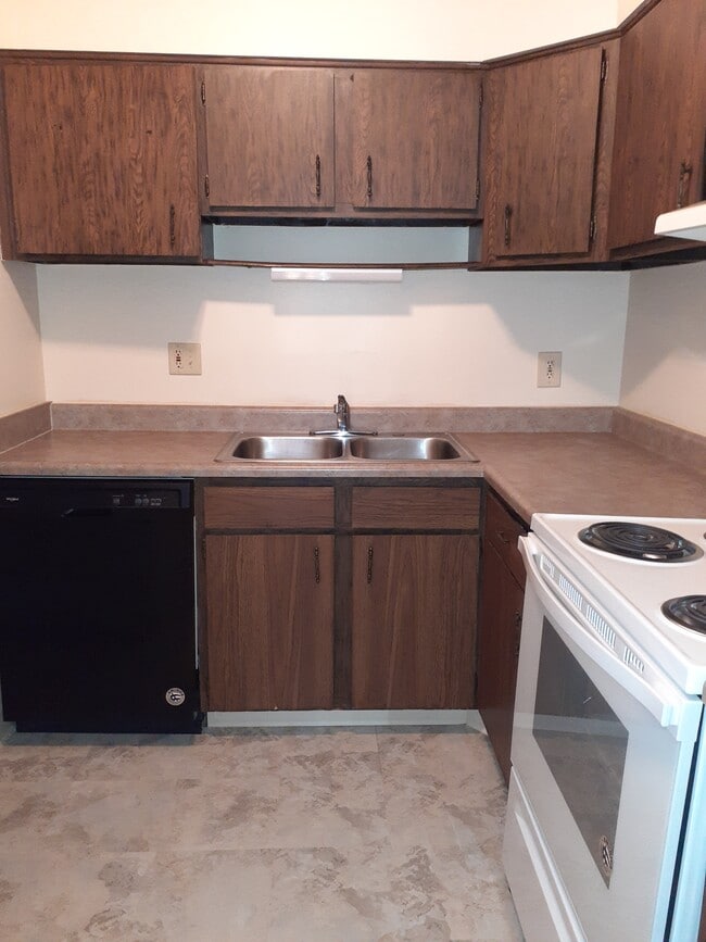 Kitchen 2 bedroom