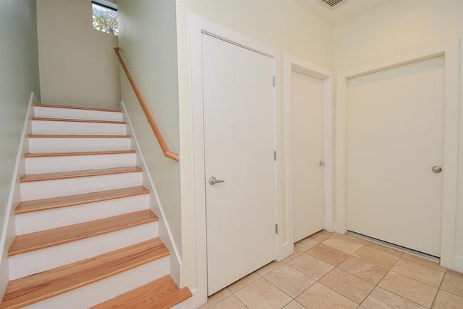 Photo - 4122 Spencer St