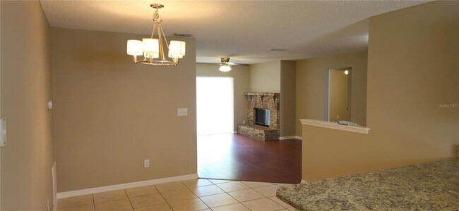 Photo - 407 Whitewing Cir
