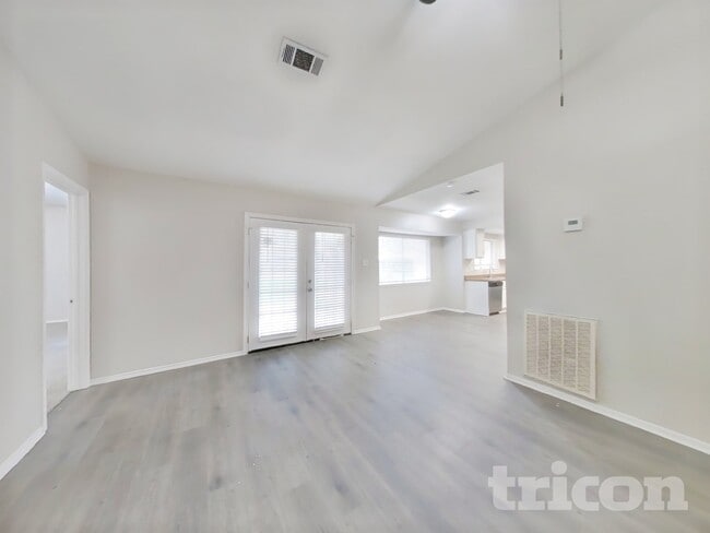 Photo - 11519 Perry Rd