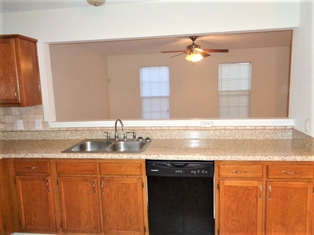 Photo - 302 Holland Ridge Dr