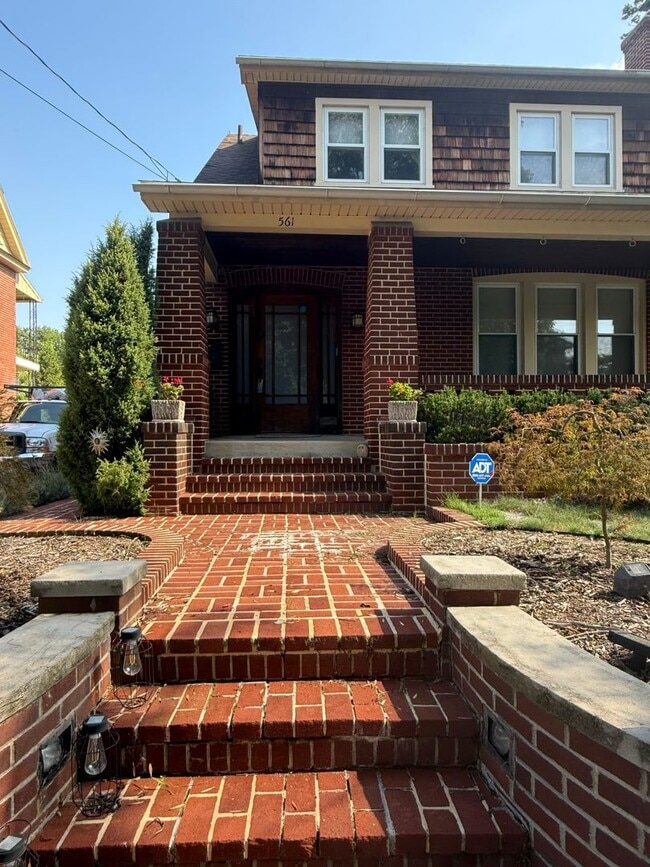 561 Montgomery Ave