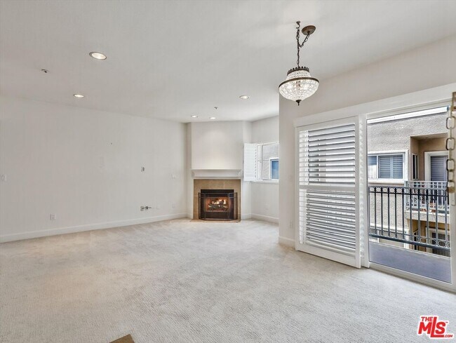 Photo - 937 12th St Unit 308