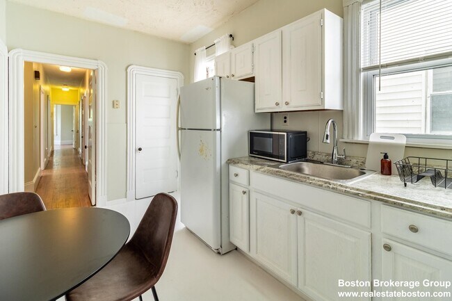 Photo - 787 Columbia Rd