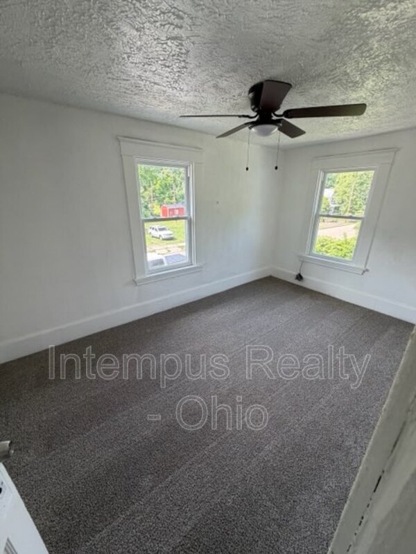 Photo - 550 W Myrtle Ave