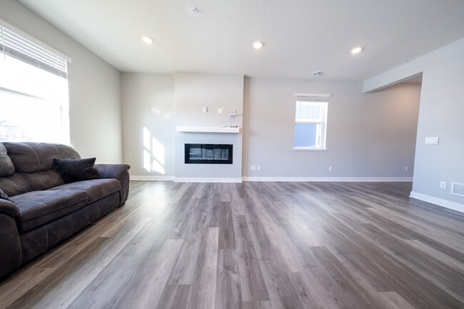 Photo - 17073 Dysart Pl