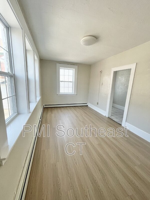 Building Photo - 92 Truman St Unit Apt 2