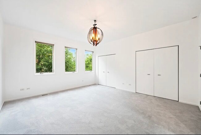 Photo - 2257 W Saint Paul Ave