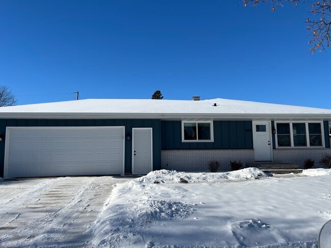 Building Photo - 509 S Matthias St