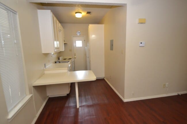 Photo - 4401 Speedway- Free Cable and Internet-Available for August!