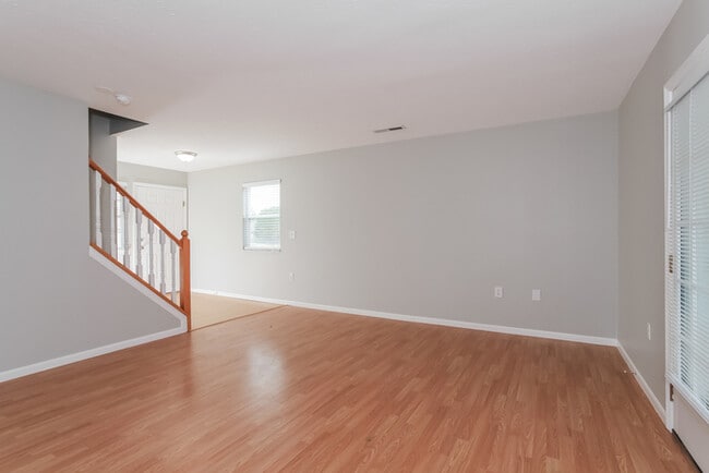 1015 Canterbury Ln